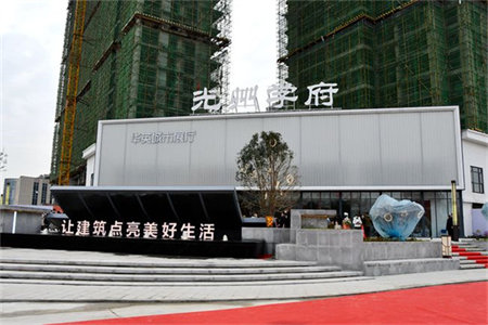 城东平章府小区3室2厅2卫142m2精装修